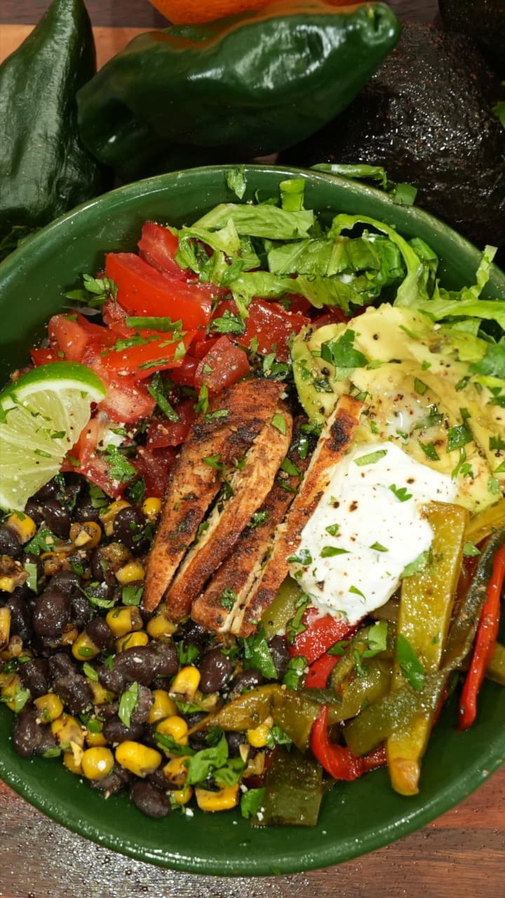 Protein Flip™ Chicken Fajita Bowl with Roasted Peppers & Black Beans